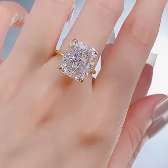 18k 7ct Radiant Cut Ring - Picture 3 of 10